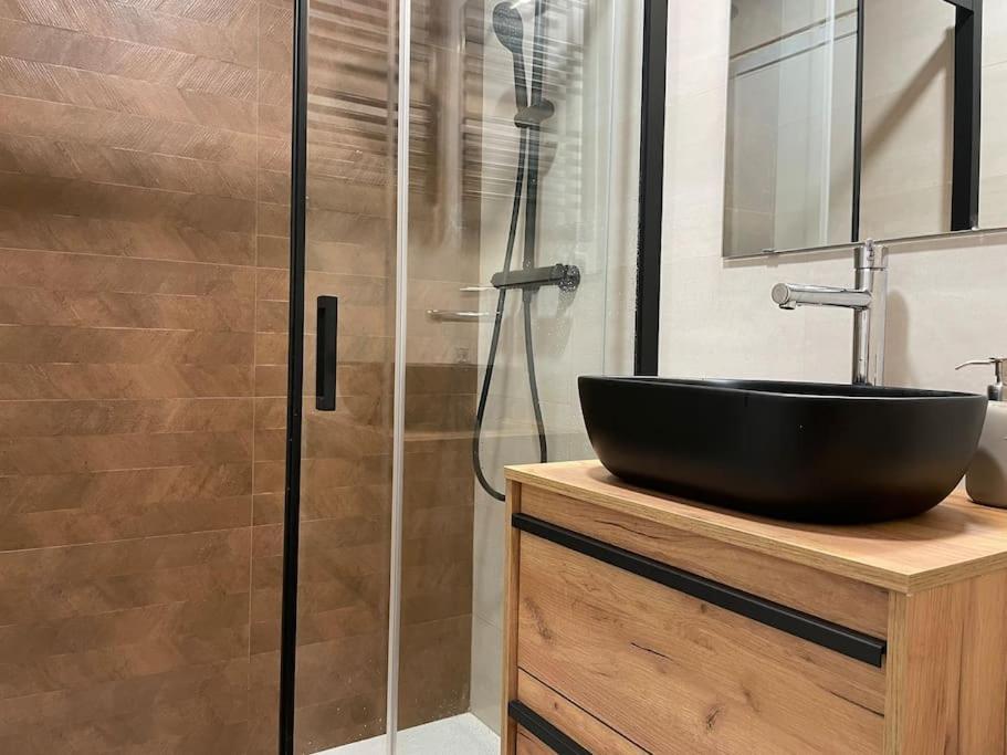 Superflat Near Beach 15' Center Сант Адриа де Бесос Екстериор снимка